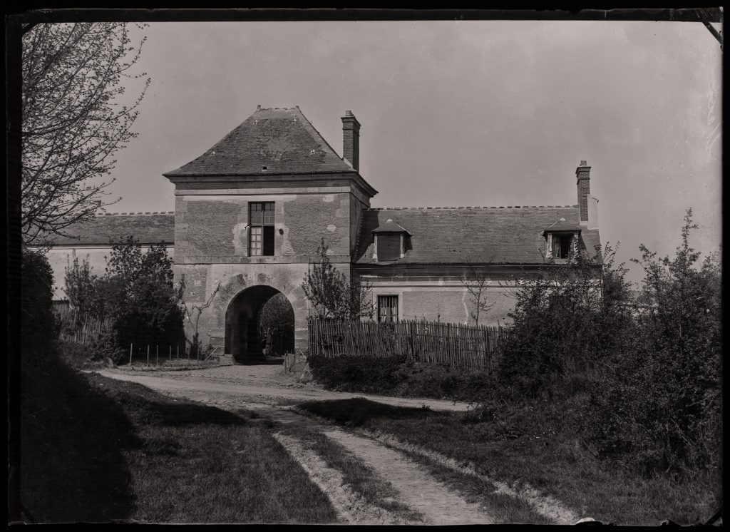 Gate to the Royal Woods: The Porte de Jouy at Les Loges‑en‑Josas marks access to reserved hunting country.